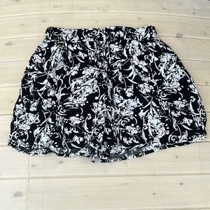 Women’s west loop floral short NWT